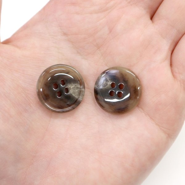 画像6: 水牛調ボタン【ココアブラウン&ホワイト】スーツ コート ジャケット ブレザー 四つ穴 フロント 袖口 8個入り【20mm】ボタンマート B-502 (6)