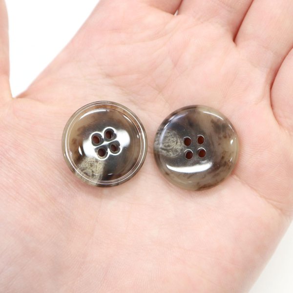 画像6: 水牛調ボタン【ココアブラウン&ホワイト】スーツ コート ジャケット ブレザー 四つ穴 フロント 袖口 8個入り【23mm】ボタンマート B-503 (6)