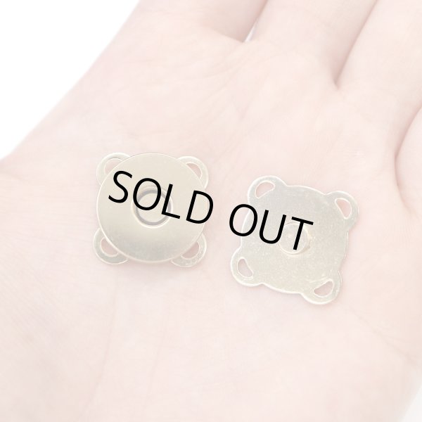 画像5: 磁気ボタン 【ゴールド】 金 縫い付けタイプ 打ち具不要 マグネットボタン 5個入り 【18mm】 ボタンマート B-562 (5)