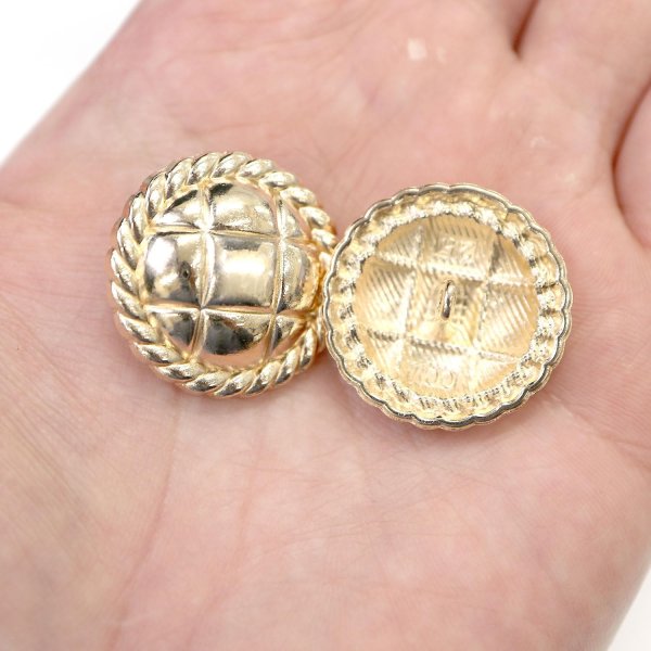 画像6: メタルボタン 丸型 足つき キルティング風 【ゴールド】 金 ボタン 鏡面仕上げ スーツボタン ジャケットボタン 6個入り 【25mm】 ボタンマート B-578 (6)
