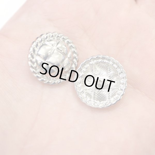 画像6: メタルボタン 丸型 足つき キルティング風 【シルバー】 銀 ボタン 鏡面仕上げ スーツボタン ジャケットボタン 8個入り 【20mm】 ボタンマート B-581 (6)