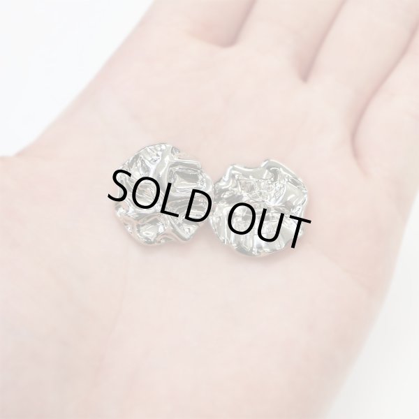 画像5: メタルボタン 凹凸型【シルバー 鏡面仕上げ】足つき 銀 ボタン ビジューボタン 飾りボタン 縫製ボタン 6個入り【20mm】ボタンマート B-598 (5)