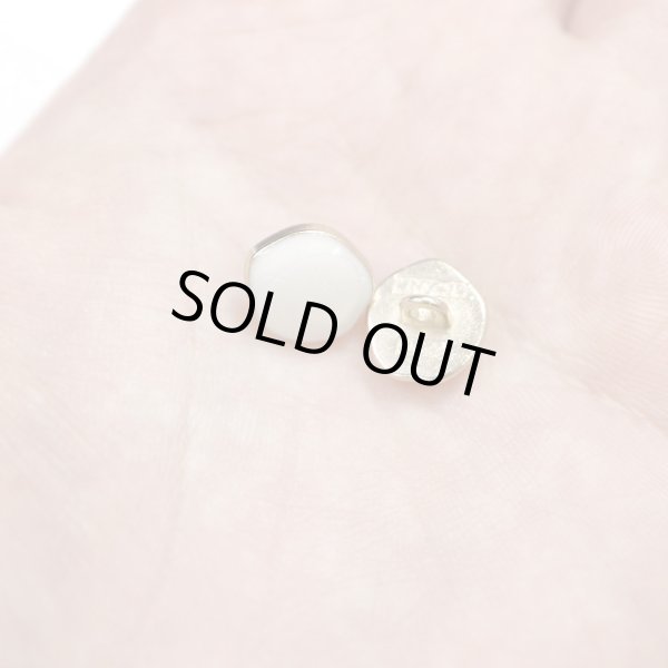 画像6: 飾りボタン 足つき ボタン 【ホワイト】 ツヤあり マーブル模様 手芸 かわいい おしゃれ 洋服用ボタン 10個入り 【11mm】 ボタンマート B-626 (6)