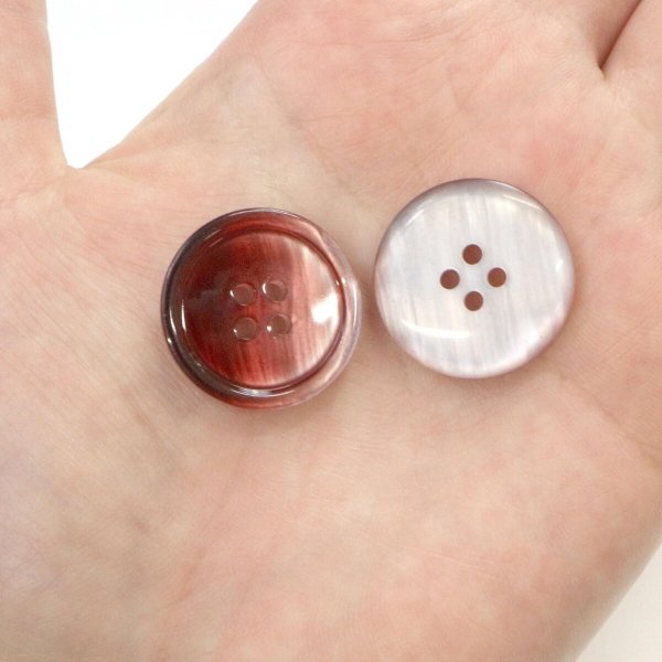 画像6: グラデーション 四つ穴ボタン 【レッド】 赤 ボタン スーツボタン コートボタン カラーボタン 8個入り 【23mm】 ボタンマート B-675 (6)