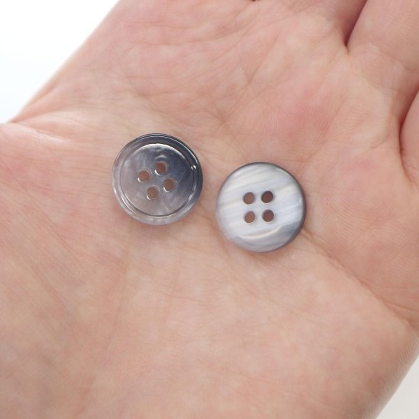 画像6: グラデーション 四つ穴ボタン 【ダークネイビー】 紺 ボタン スーツボタン コートボタン カラーボタン 15個入り 【15mm】 ボタンマート B-682 (6)