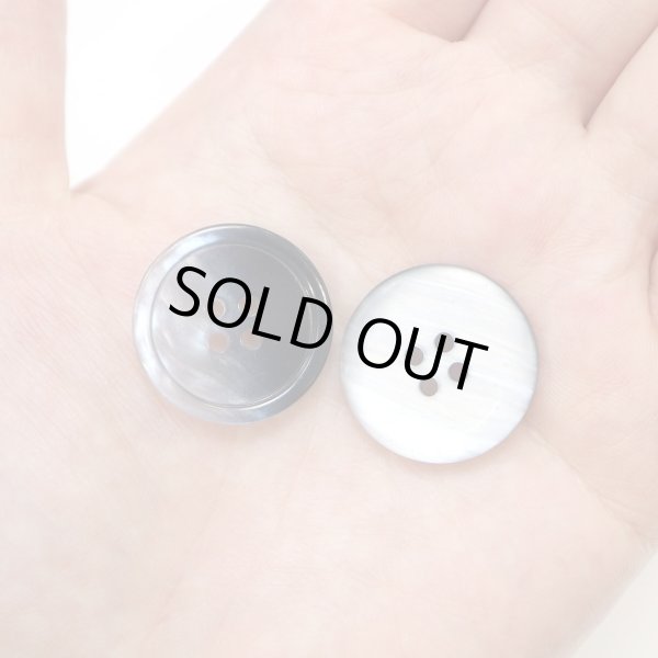 画像6: グラデーション 四つ穴ボタン 【ダークネイビー】 紺 ボタン スーツボタン コートボタン カラーボタン 8個入り 【23mm】 ボタンマート B-685 (6)