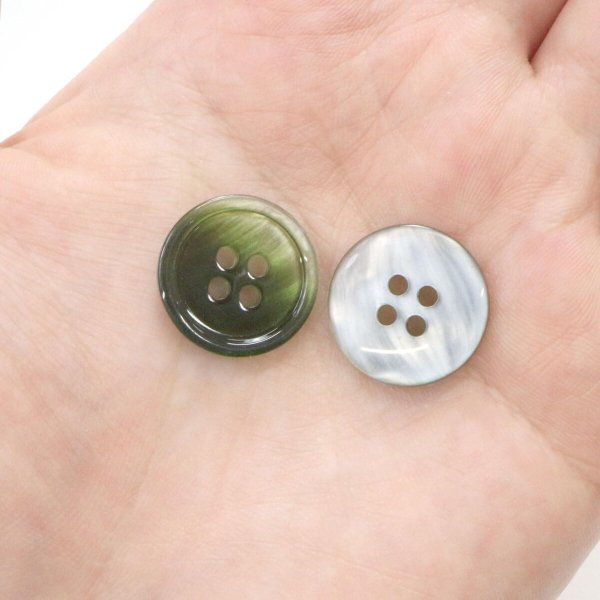 画像6: グラデーション 四つ穴ボタン 【グリーン】 緑 ボタン スーツボタン コートボタン カラーボタン 12個入り 【18mm】 ボタンマート B-688 (6)