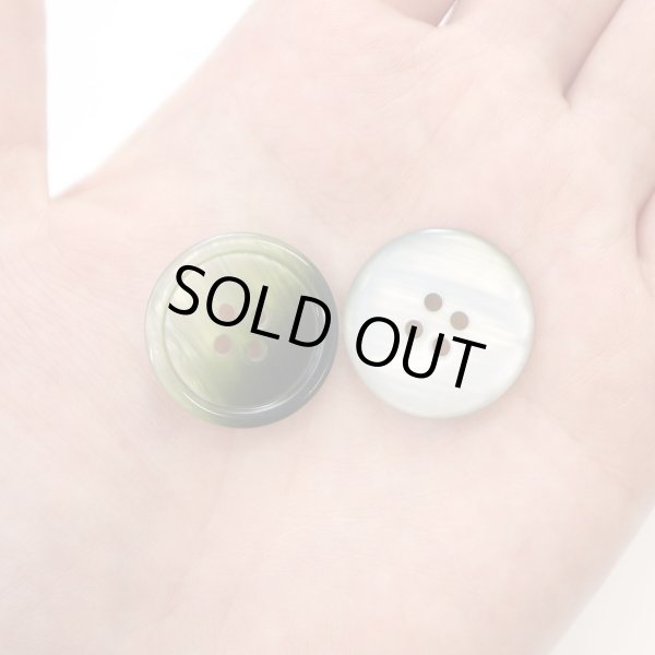 画像6: グラデーション 四つ穴ボタン 【グリーン】 緑 ボタン スーツボタン コートボタン カラーボタン 8個入り 【23mm】 ボタンマート B-690 (6)