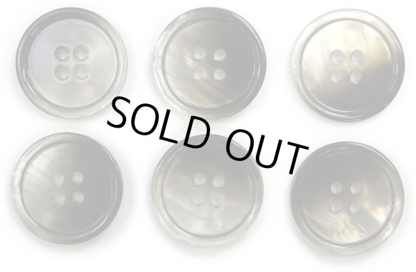 画像1: グラデーション 四つ穴ボタン 【ブラック】 黒 ボタン スーツボタン コートボタン カラーボタン 6個入り 【25mm】 ボタンマート B-696 (1)