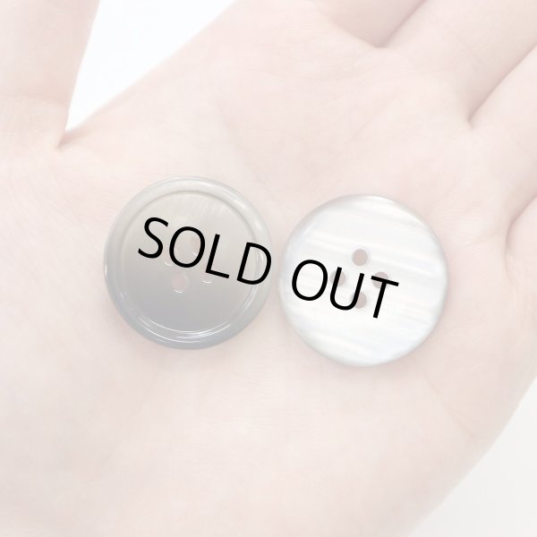 画像6: グラデーション 四つ穴ボタン 【ブラック】 黒 ボタン スーツボタン コートボタン カラーボタン 6個入り 【25mm】 ボタンマート B-696 (6)