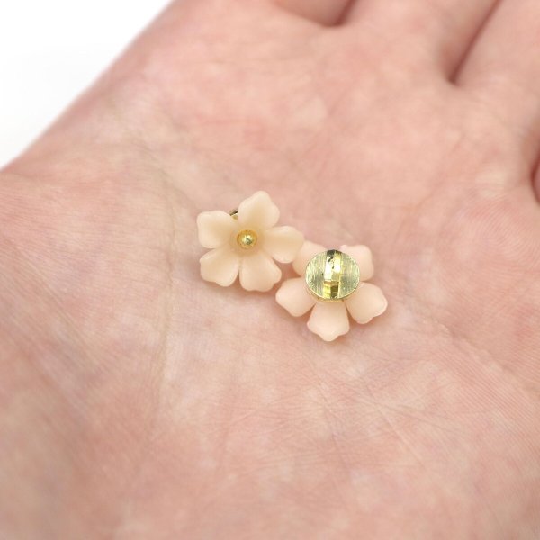 画像6: 花型ボタン 足つき 【ペールオレンジ】 オレンジ モチーフ ボタン 飾りボタン フラワー かわいい 15個入り 【13mm】 ボタンマート B-726 (6)