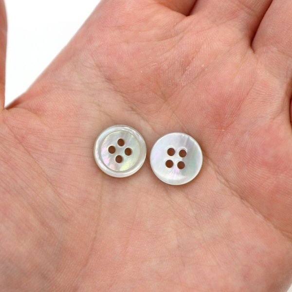 画像6: 白蝶貝 四つ穴ボタン シェルボタン 貝ボタン 貝製 片面 白 ホワイト ボタン 8個入り 【12.5mm】 ボタンマート B-769 (6)