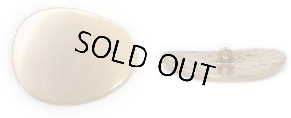 画像1: メタルボタン たまご型 足つき 【ゴールド】 金 ボタン 変形 大きめ 金属 飾りボタン 2個入り 【30mm×40mm】 ボタンマート B-783 (1)