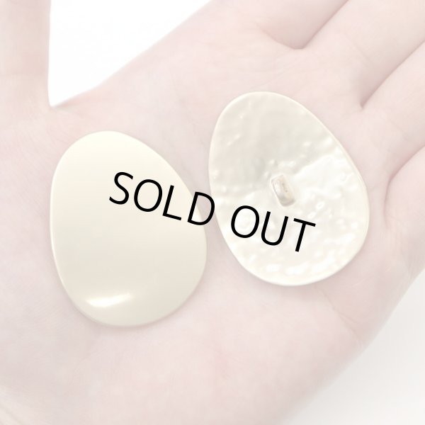 画像6: メタルボタン たまご型 足つき 【ゴールド】 金 ボタン 変形 大きめ 金属 飾りボタン 2個入り 【30mm×40mm】 ボタンマート B-783 (6)