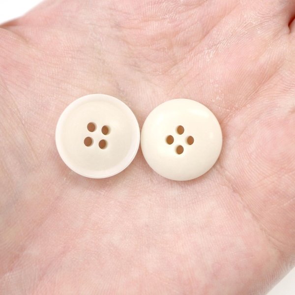 画像6: ナットボタン 四つ穴ボタン 【ホワイト】 白 フチ薄 スーツボタン ベーシック ウッド ボタン 12個入り 【18mm】 ボタンマート B-790 (6)