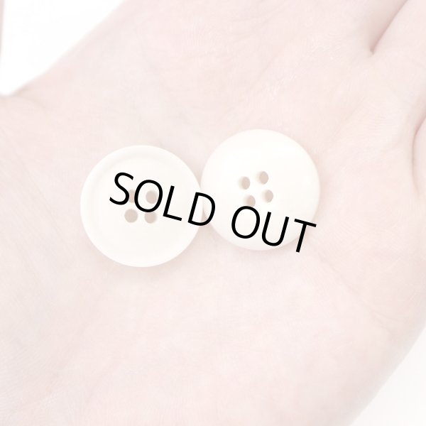 画像6: ナットボタン 四つ穴ボタン 【ホワイト】 白 フチ薄 スーツボタン ベーシック ウッド ボタン 10個入り 【20mm】 ボタンマート B-791 (6)