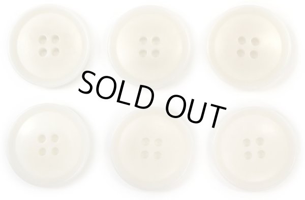 画像1: ナットボタン 四つ穴ボタン 【ホワイト】 白 フチ薄 スーツボタン ベーシック ウッド ボタン 6個入り 【25mm】 ボタンマート B-793 (1)