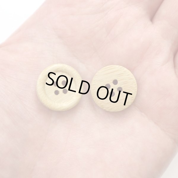 画像6: 竹ボタン 四つ穴ボタン ウッド ボタン ライトブラウン 竹 バンブー 8個入り 【17.5mm】 ボタンマート B-819 (6)