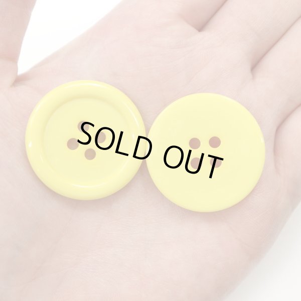 画像6: 四つ穴ボタン 【イエロー】 黄色 ツヤあり カラー ボタン シャツボタン 6個入り 【30mm】 ボタンマート B-842 (6)