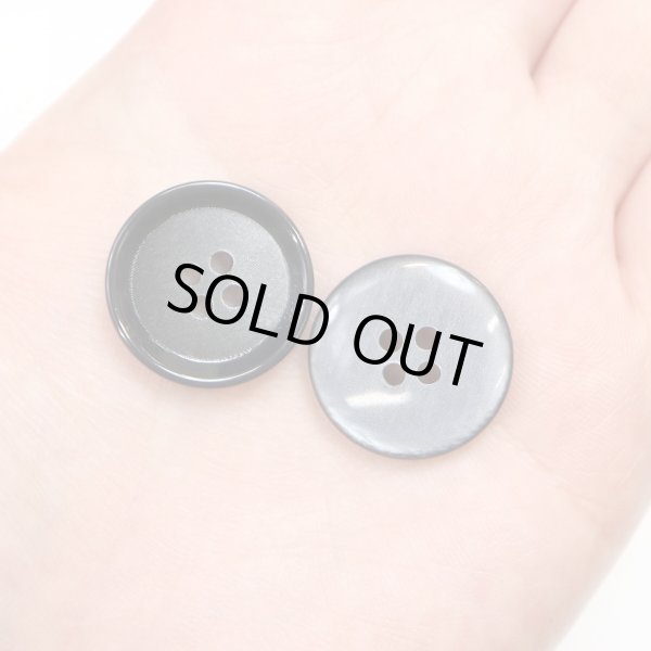 画像6: 四つ穴ボタン 【ダークグレー】 ボタン 手触り加工 樹脂ボタン スーツボタン ジャケット 6個入り 【21mm】 ボタンマート B-877 (6)