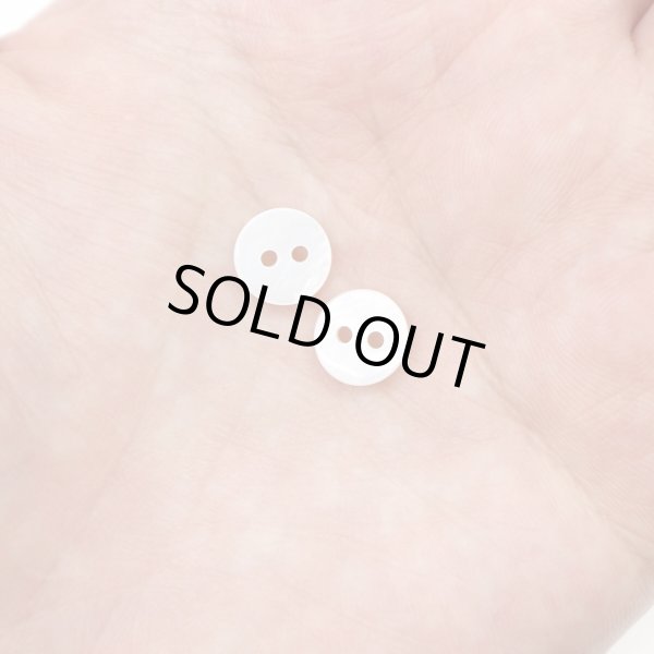 画像6: 淡水パール 二つ穴ボタン シェルボタン 貝ボタン 貝製 両面 白 ホワイト ボタン 15個入り 【9mm】 ボタンマート B-897 (6)