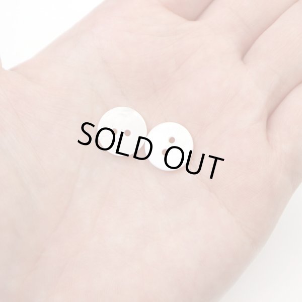 画像6: 淡水パール 二つ穴ボタン シェルボタン 貝ボタン 貝製 両面 白 ホワイト ボタン 12個入り 【12.5mm】 ボタンマート B-900 (6)